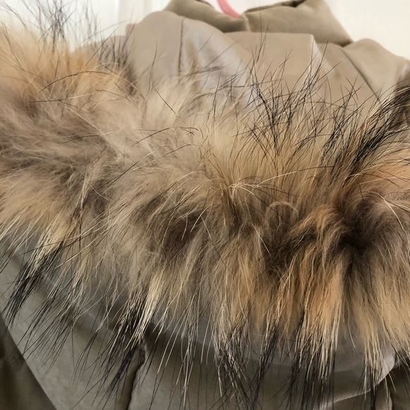 Super warm coat with fur trim on hood. - Picture 3 of 4